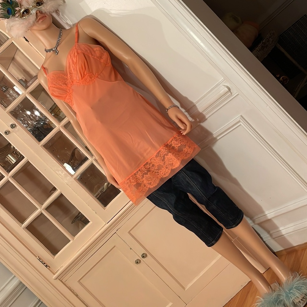 Vintage VANITY FAIR pale peach lace TRICOT slip. Size 34 (size small) - Picture 11 of 14